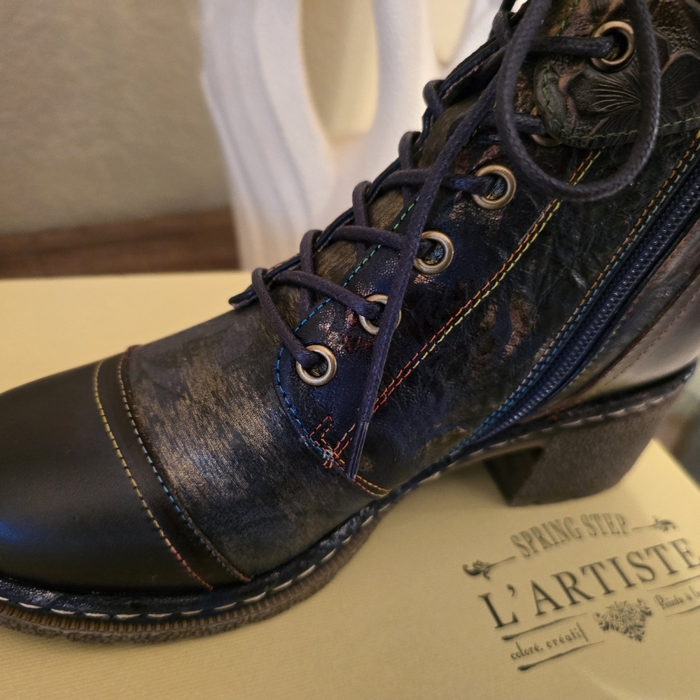 L'ARTISTE By Spring Step BEAUTIFUL Women's Multicolor Lace-Up Boots